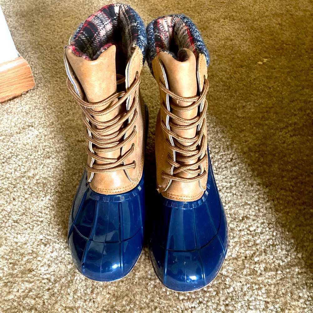 Womens Duck Boots .. Excellent Condition.. Worn once
